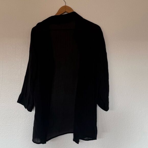 Black button down top - Picture 4 of 5